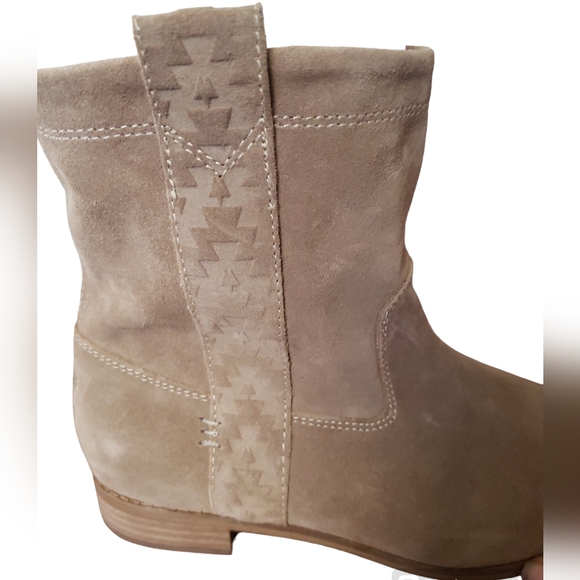 NWT Toms Tan Suede Pull On Slouch Ankle Booties. Amphora Burnished Suede Size 8 - Picture 8 of 16